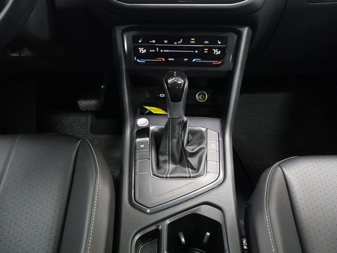 Used 2022 Volkswagen Tiguan SE w/ Panoramic Sunroof Package image 20