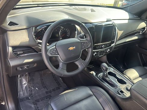 Used 2023 Chevrolet Traverse LT image 10