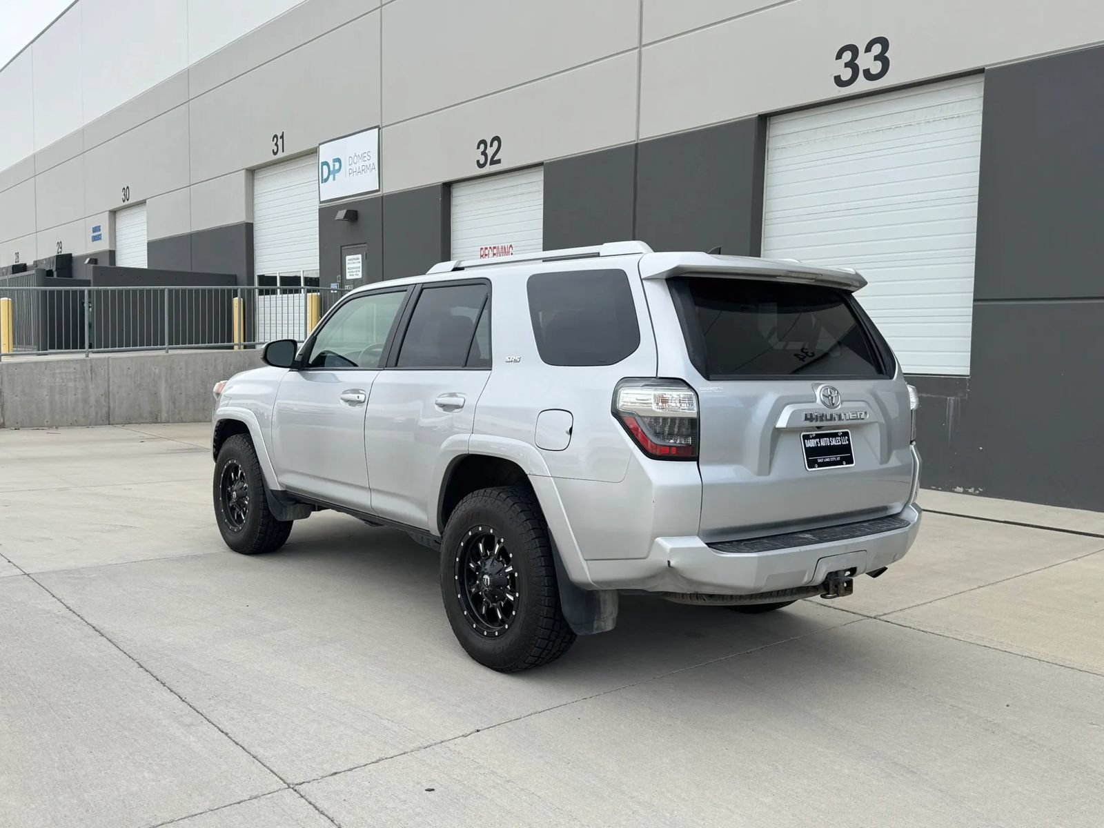 Used 2015 Toyota 4Runner SR5 AWD/4WD image 3