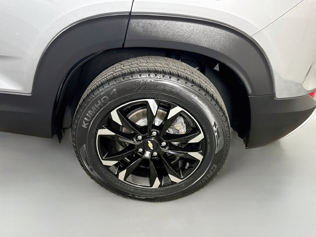 Used 2023 Chevrolet TrailBlazer LT AWD/4WD image 32
