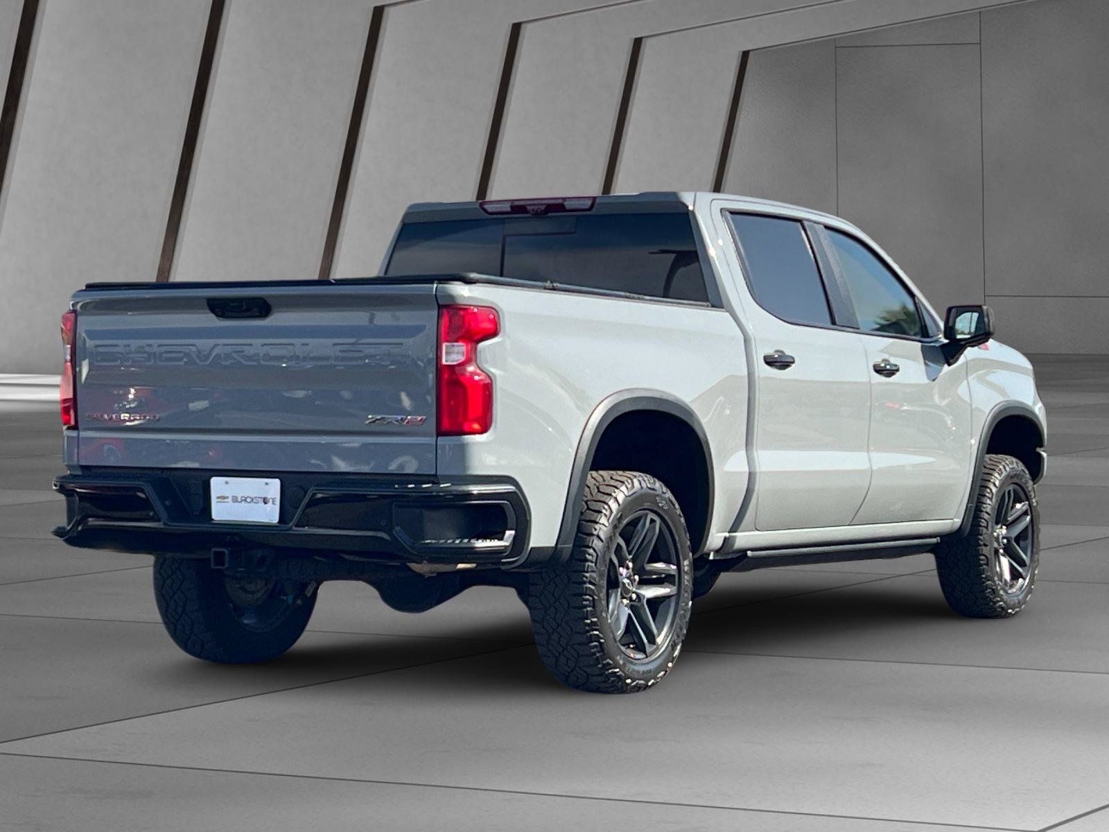 Used 2024 Chevrolet Silverado 1500 ZR2 w/ Technology Package AWD/4WD image 4
