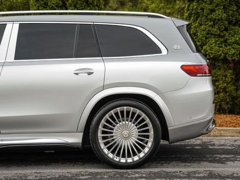 Used 2021 Mercedes-Benz Maybach GLS 600 4MATIC image 11