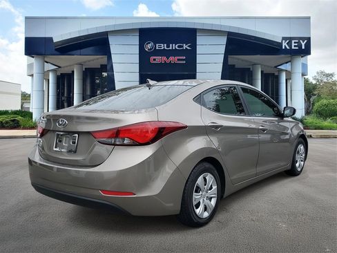 Used 2016 Hyundai Elantra SE image 4