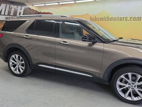 Used 2021 Ford Explorer Platinum w/ Equipment Group 601A AWD/4WD image 22