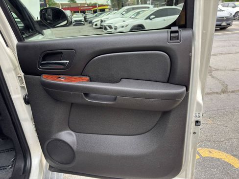 Used 2011 Chevrolet Avalanche LTZ AWD/4WD image 36
