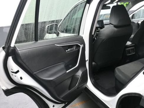 Used 2022 Toyota RAV4 XLE AWD/4WD image 23