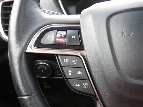 Used 2019 Lincoln Nautilus Reserve image 22