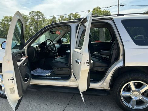 Used 2011 Chevrolet Tahoe LTZ RWD image 9