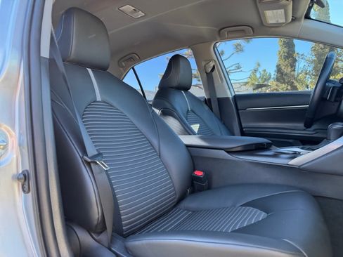 Used 2022 Toyota Camry SE image 19