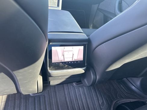 Used 2022 Tesla Model X image 26