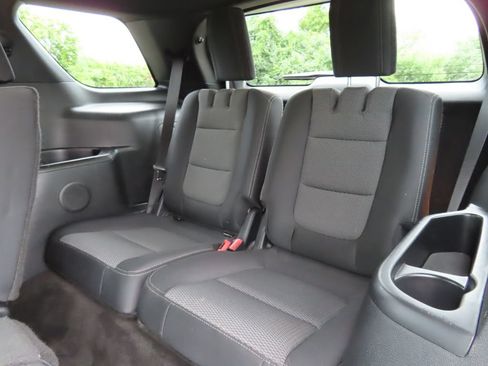 Used 2016 Ford Explorer XLT w/ Equipment Group 201A AWD/4WD image 26