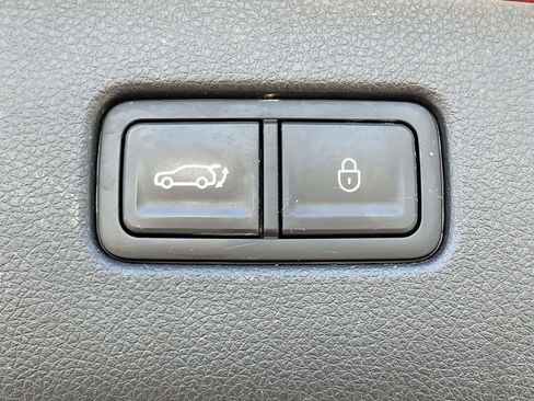 Used 2025 Genesis GV70 2.5T AWD/4WD image 9