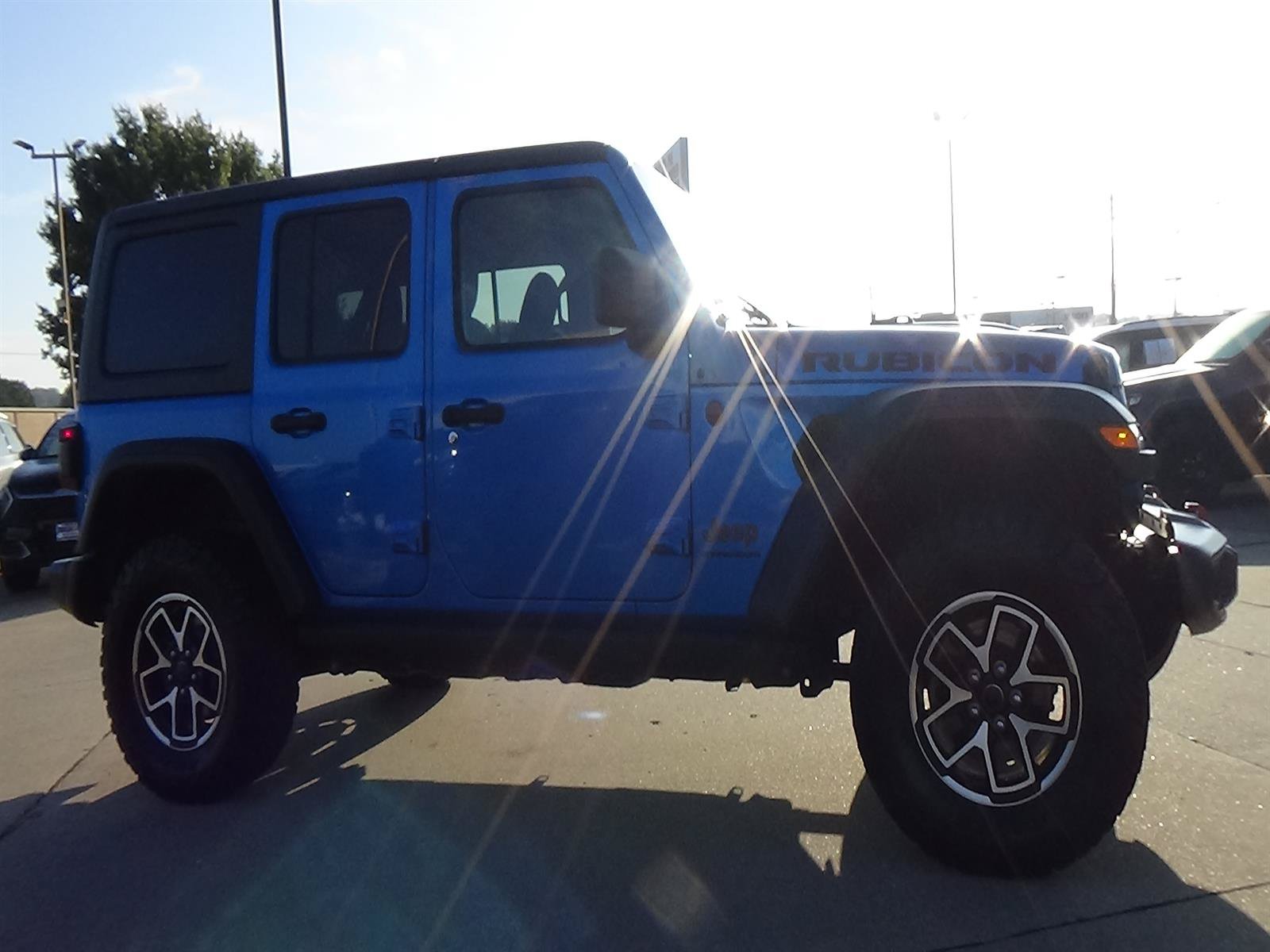 Certified 2025 Jeep Wrangler Unlimited Rubicon w/ Convenience Group AWD/4WD image 5