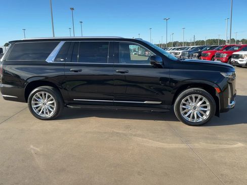 Used 2023 Cadillac Escalade ESV Premium Luxury image 9