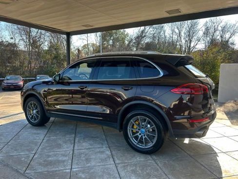 Used 2015 Porsche Cayenne S image 2