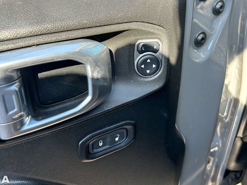 Used 2021 Jeep Gladiator Mojave AWD/4WD image 7