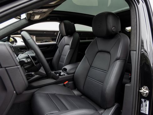 New 2025 Porsche Cayenne GTS image 5