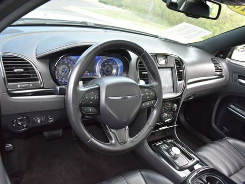 Used 2018 Chrysler 300 S w/ 300S Premium Group RWD image 11