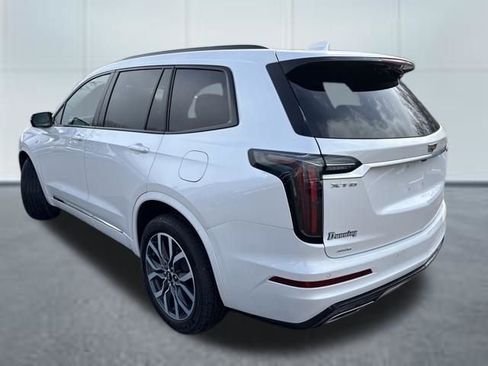 Used 2024 Cadillac XT6 Sport image 2