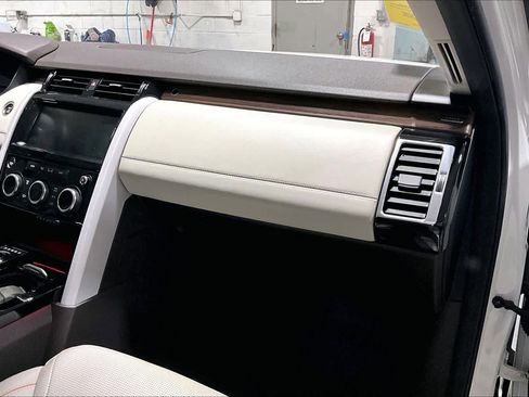 Used 2018 Land Rover Discovery HSE Luxury image 19