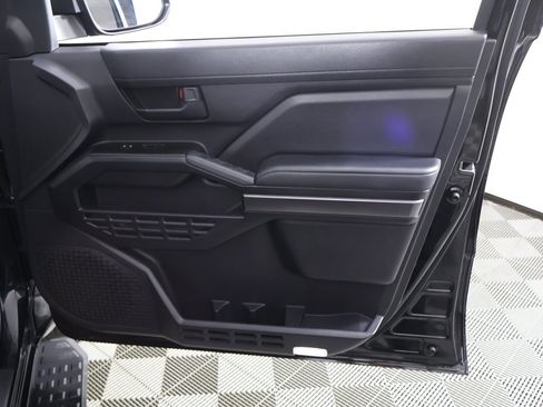 Used 2025 Toyota 4Runner SR5 image 22