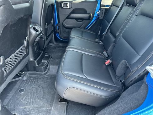 Used 2024 Jeep Wrangler Unlimited Sahara AWD/4WD image 15