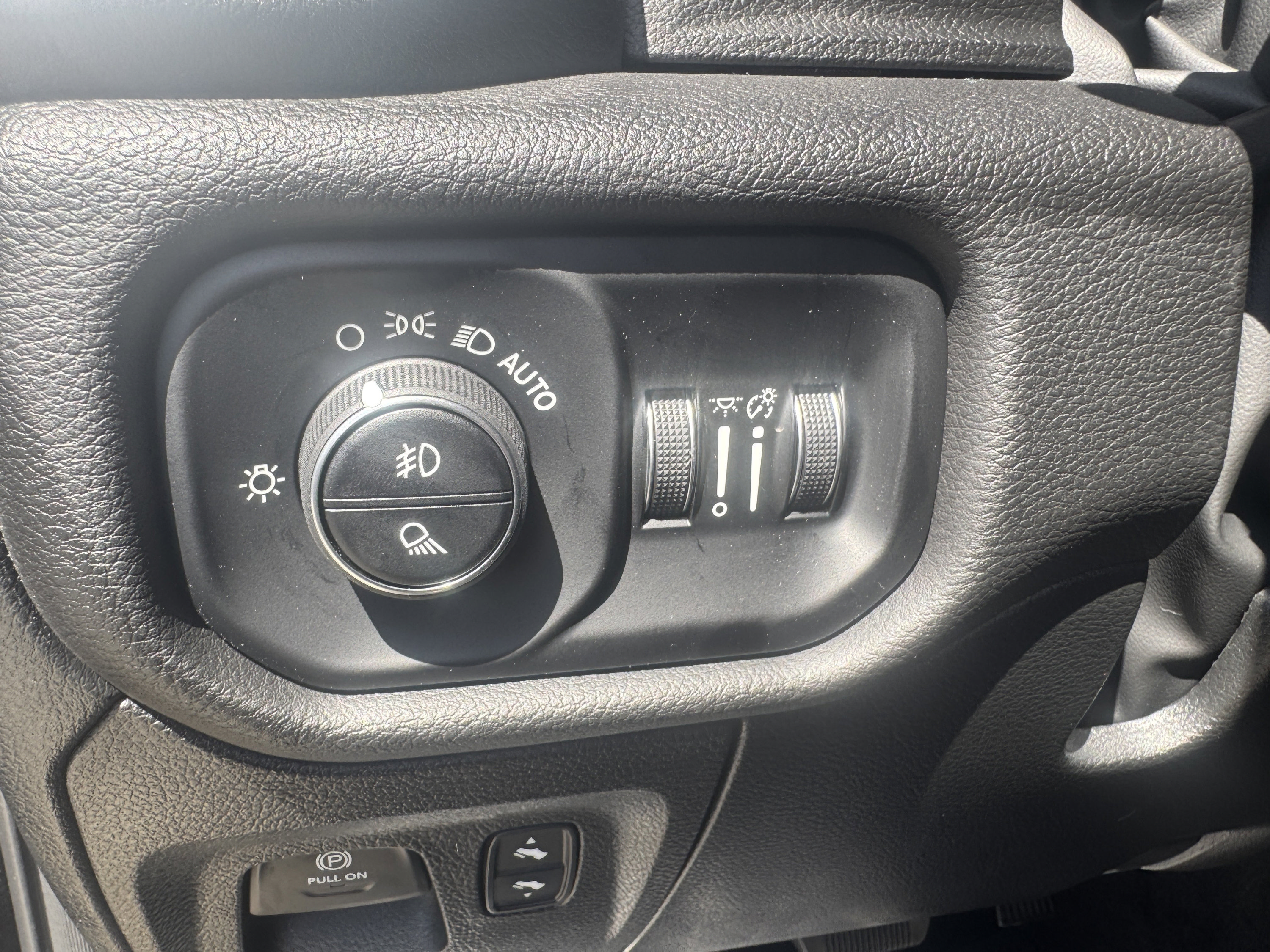 Used 2025 RAM 1500 Big Horn AWD/4WD image 17