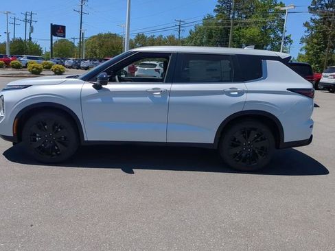 New 2026 Mitsubishi Outlander LE FWD image 6