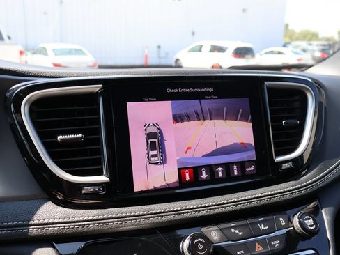New 2026 Chrysler Pacifica Select FWD image 33