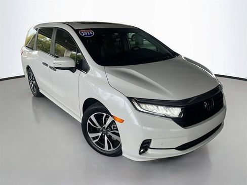 Certified 2024 Honda Odyssey Touring image 2