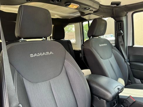 Used 2016 Jeep Wrangler Unlimited Sahara w/ Dual Top Group image 27