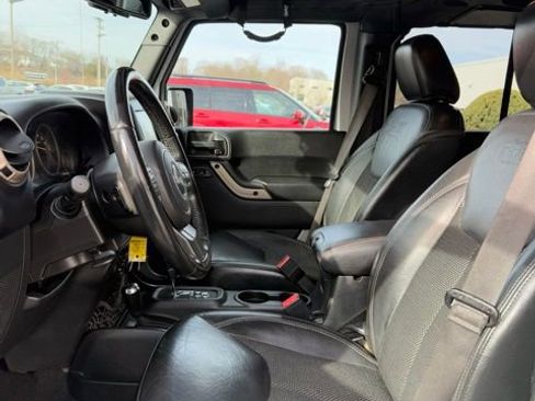 Used 2017 Jeep Wrangler Unlimited Sahara image 13