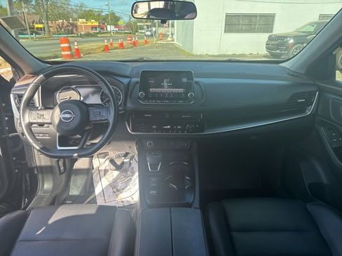 Used 2022 Nissan Rogue SV w/ SV Premium Package image 15