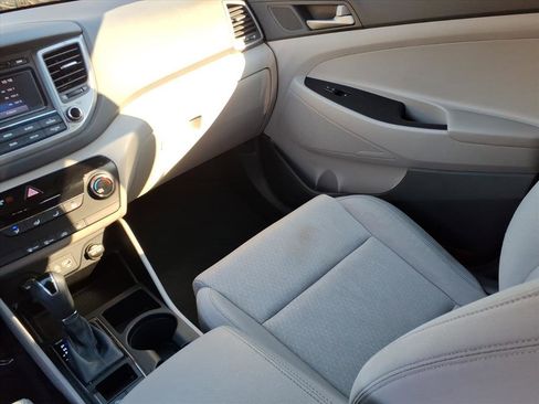 Used 2018 Hyundai Tucson SE image 16