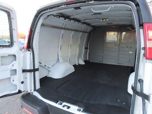 Used 2015 Chevrolet Express 2500 image 13