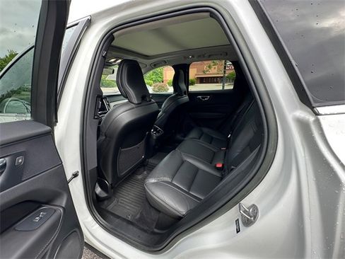 Used 2022 Volvo XC60 B5 Inscription w/ Protection Package Premier image 18