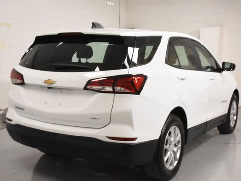 Used 2022 Chevrolet Equinox LS image 3