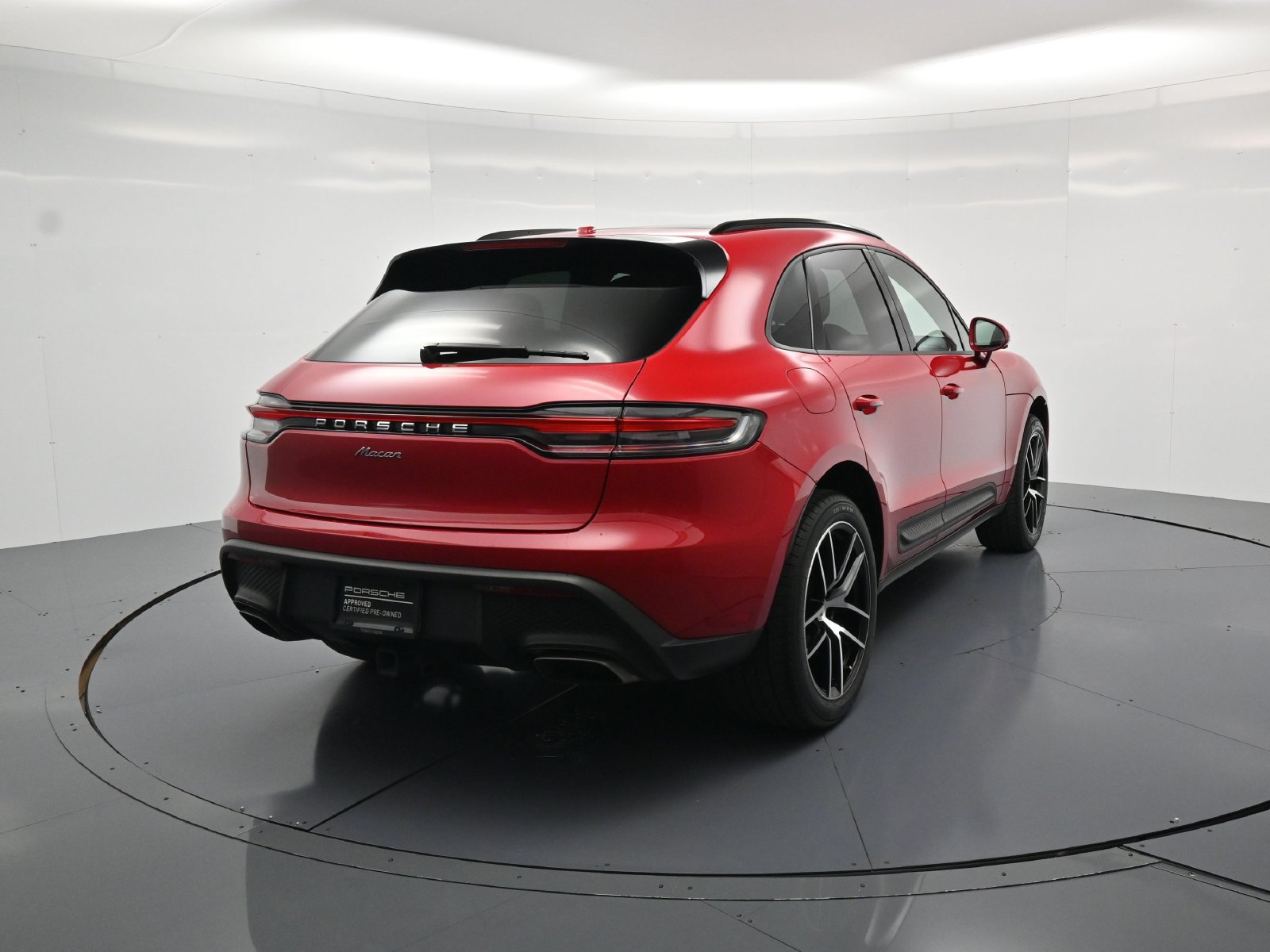 Certified 2025 Porsche Macan AWD/4WD image 38