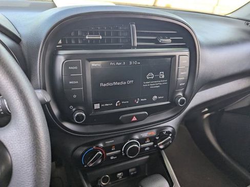 Used 2025 Kia Soul LX w/ LX Technology Package FWD image 25