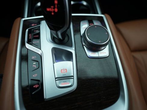 Used 2022 BMW 745e xDrive w/ M Sport Package AWD/4WD image 54