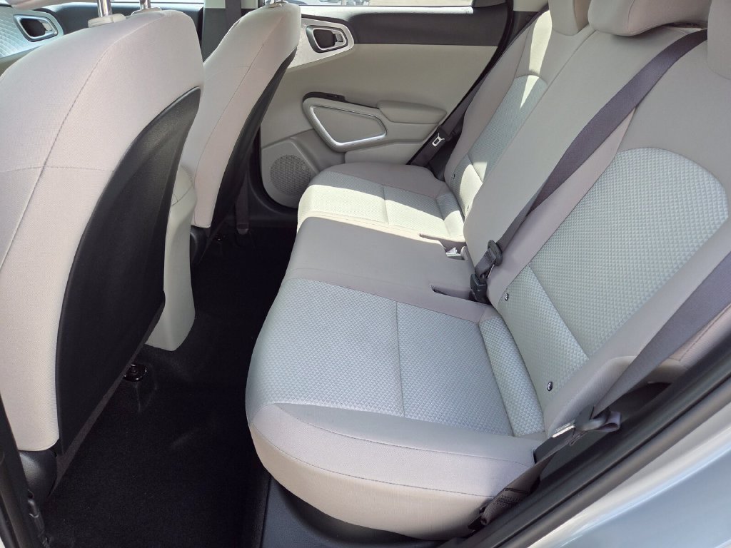 Used 2025 Kia Soul LX w/ LX Technology Package FWD image 23
