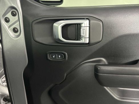 Used 2020 Jeep Gladiator Sport w/ Quick Order Package 24S image 18