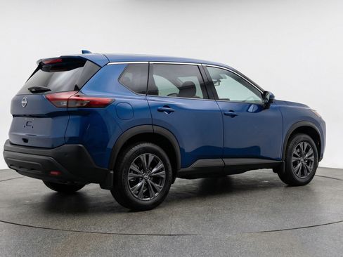 Used 2025 Nissan Rogue SV FWD image 9