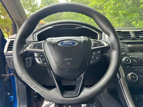 Used 2017 Ford Fusion SE FWD image 16