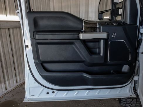 Used 2022 Ford F350 Lariat image 43