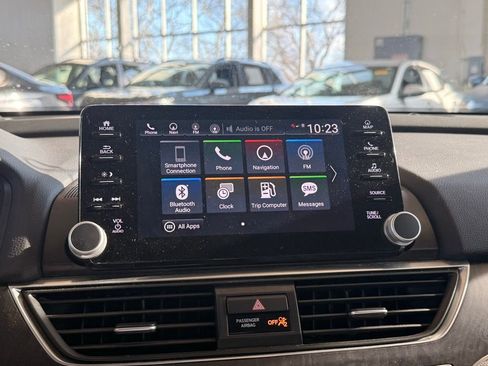 Used 2018 Honda Accord Touring image 14