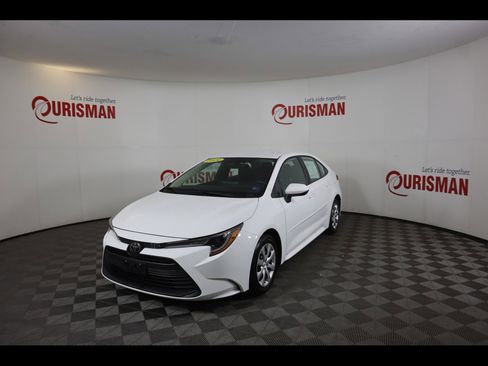 Used 2024 Toyota Corolla LE FWD image 3