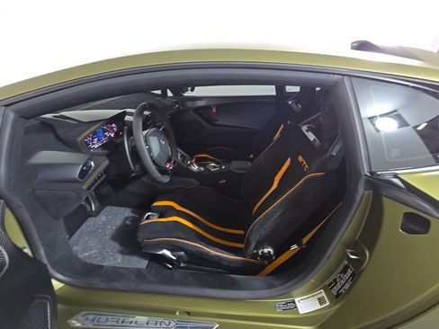 Used 2022 Lamborghini Huracan STO RWD image 3