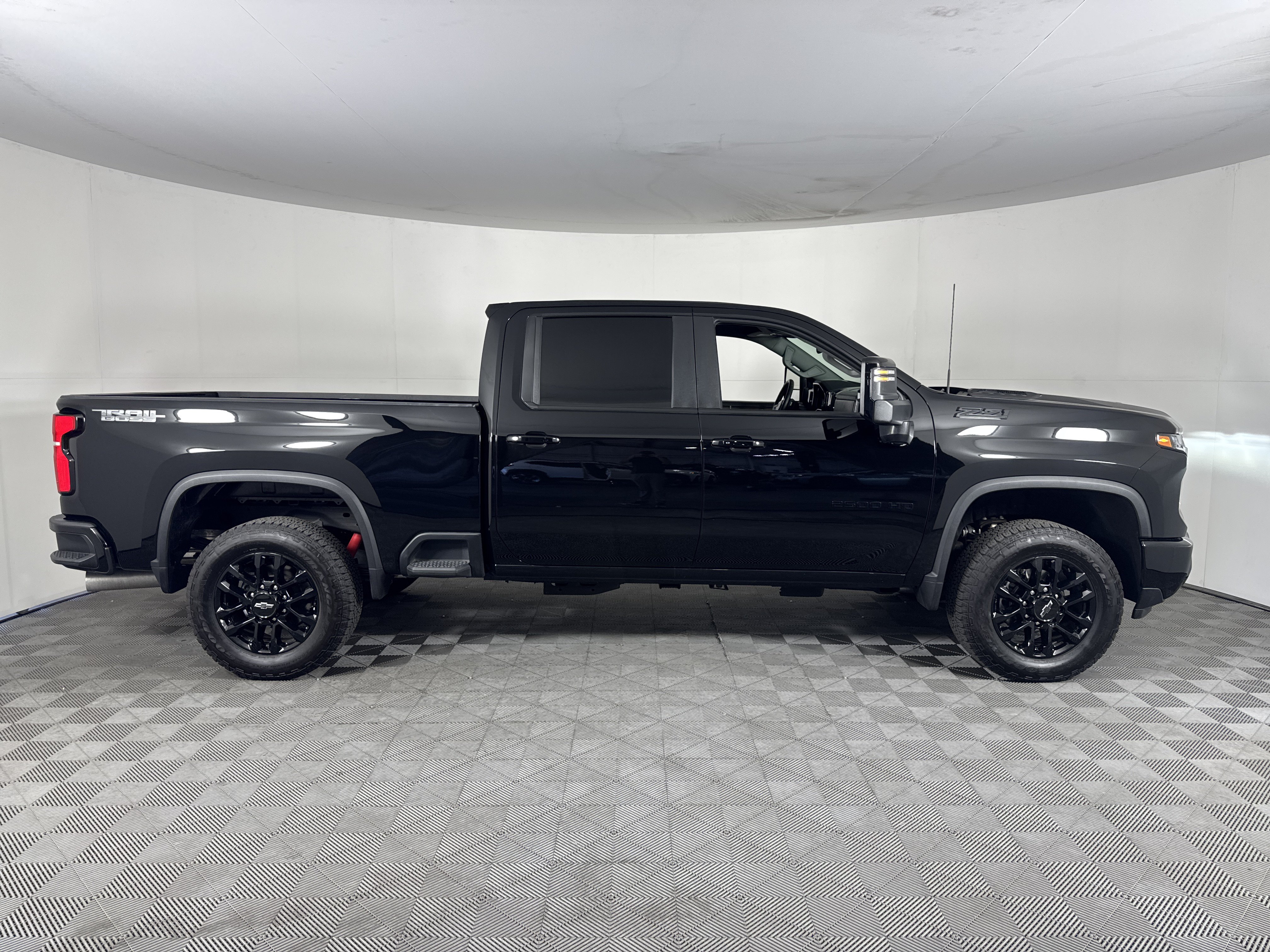 Used 2025 Chevrolet Silverado 2500 LT w/ Trail Boss Package AWD/4WD image 4