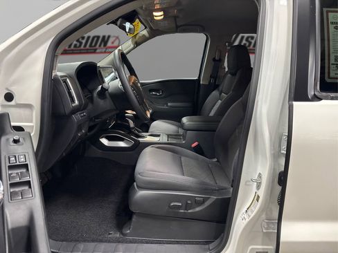 Used 2025 Nissan Frontier SV image 9